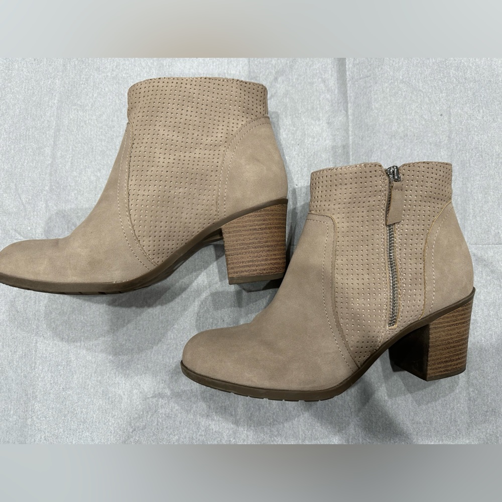 Camel zip up booties